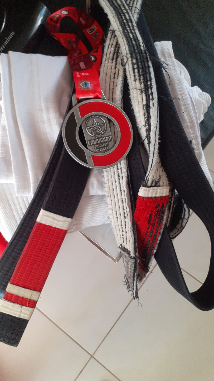 Atletas de Patos conquistam medalhas de ouro, prata e bronze no Campeonato Paraibano de Jiu-Jítsu; Professor Cosmo expressa gratidão a todos que ajudaram