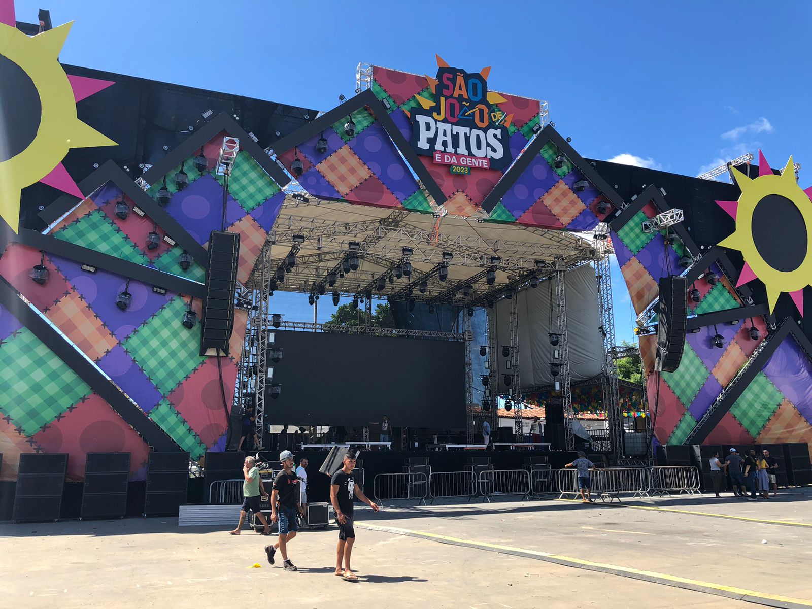 Terreiro do Forró recebe últimos ajustes para abertura do São João de Patos 2023. VÍDEO