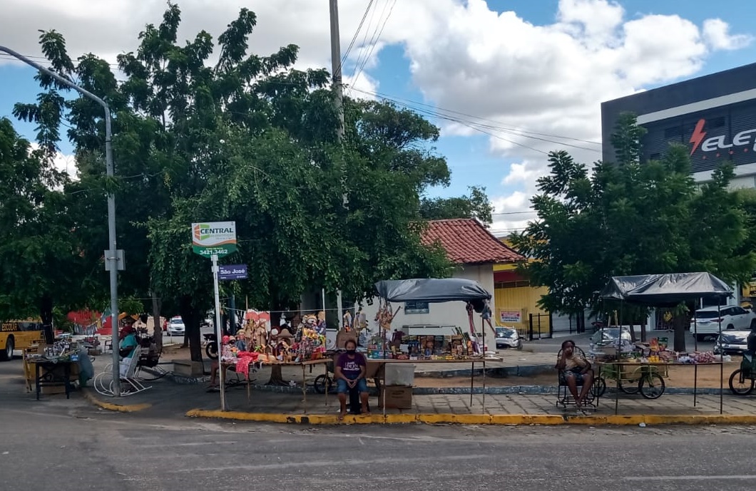 Vendedores de fogos registram pequena movimentação em Patos, mas aguardam crescimento das vendas na semana do São João