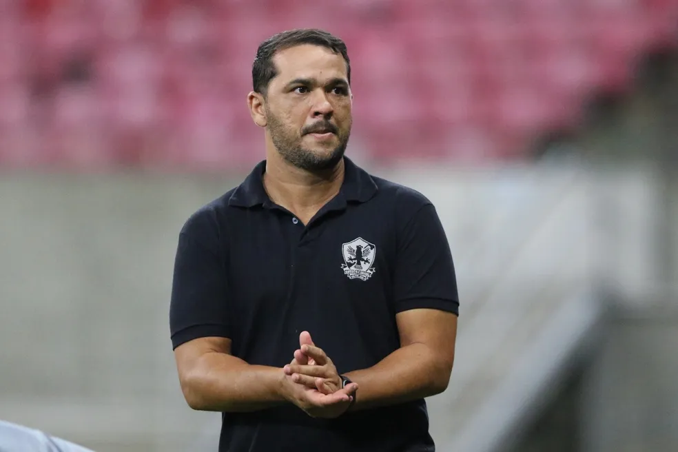 Campinense demite Luan Carlos e anuncia Dico Woolley como novo técnico