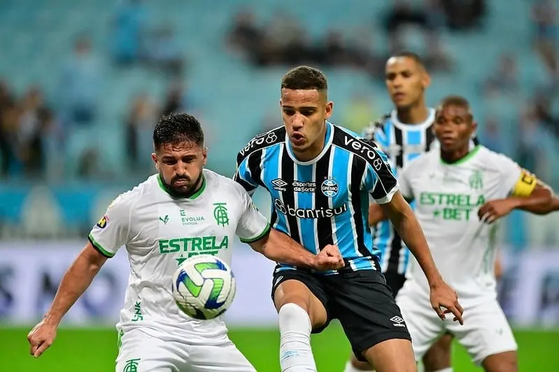 Grêmio vira em cima do América-MG em casa e entra no G-4 do Brasileiro