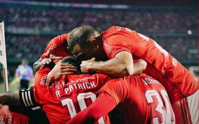 Brasileirão: Internacional segura a pressão, vence e afunda o Coritiba na crise 