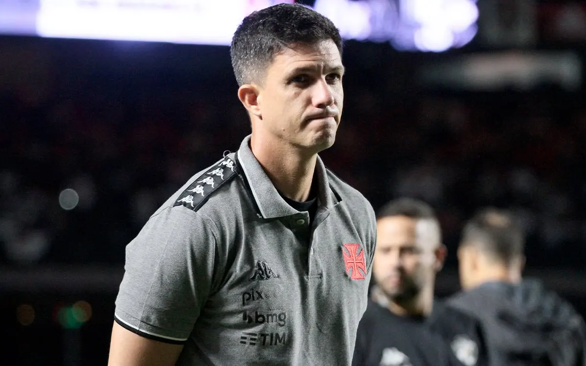 Vasco demite o técnico Maurício Barbieri