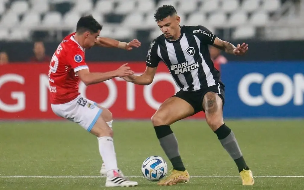 Com vaias à Luis Castro, Botafogo empata com Magallanes e vai para os playoffs das oitavas da Sul-Americana