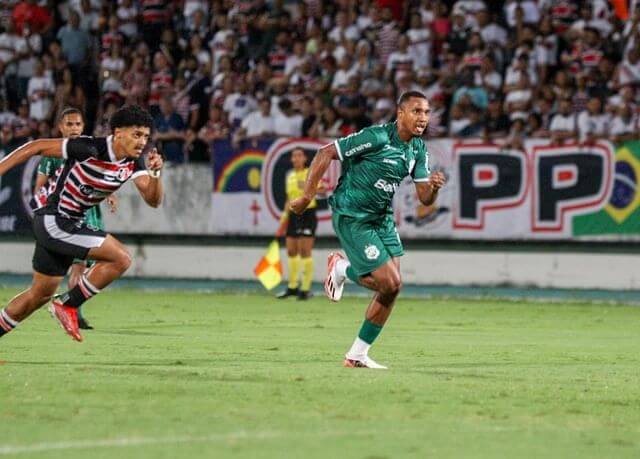 Imponente: dentro do Arruda, Nacional de Patos segura empate contra o Santa Cruz e se mantém na liderança do grupo, na Série D