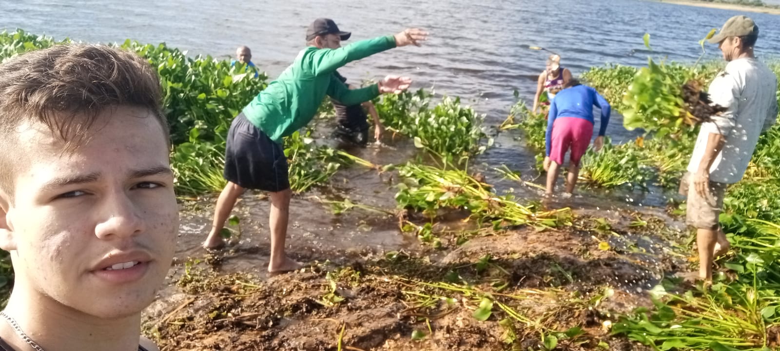 Grupo Impacto e colônia de pescadores unem esforços em trabalho voluntário para limpeza do açude do Jatobá em preparação para a procissão de São Pedro