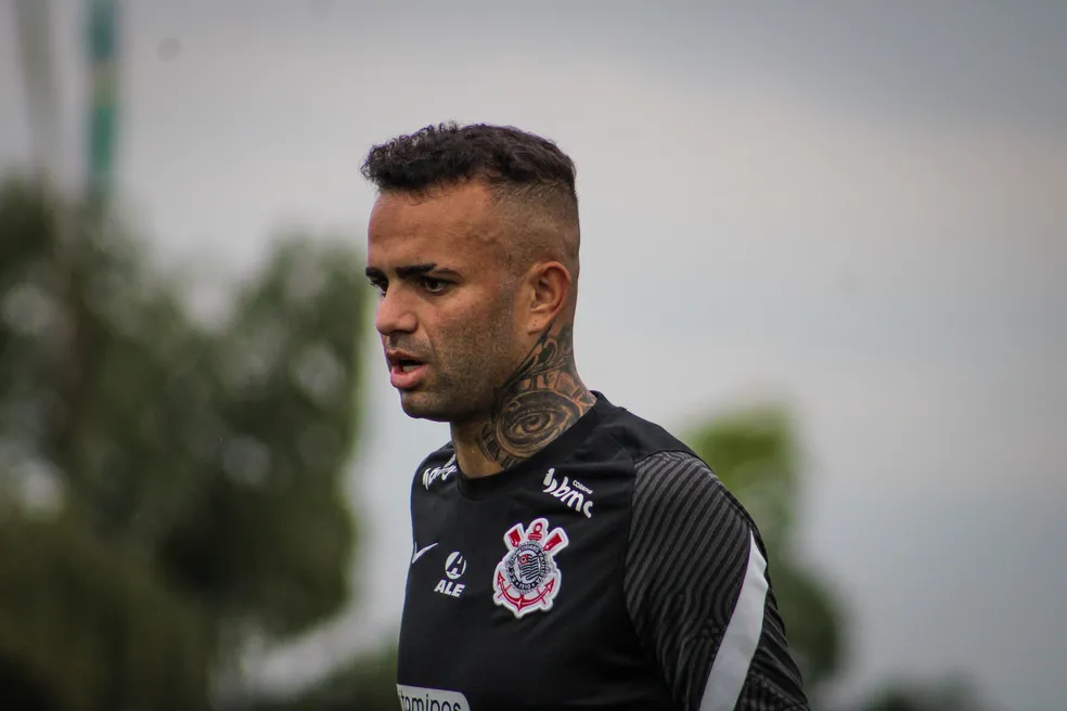 Torcedores invadem motel e agridem Luan, do Corinthians
