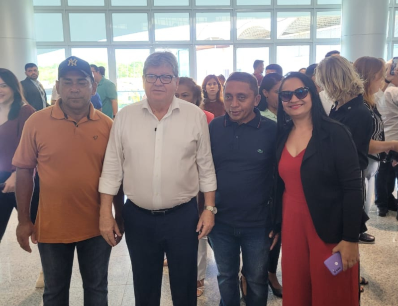 Passagem é beneficiada com mais um ônibus escolar para os alunos do município