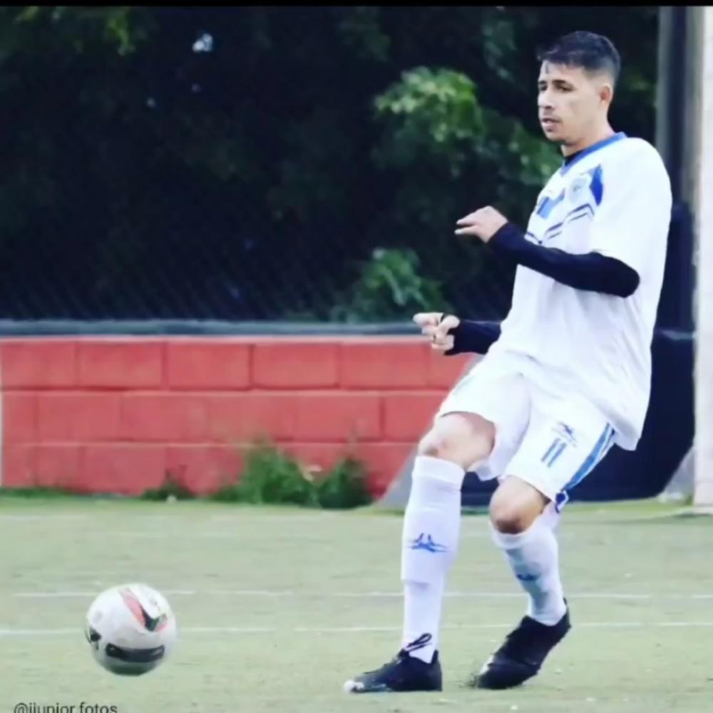 Jovem jogador precisa fazer cirurgia no joelho e campanha é desenvolvida, em Teixeira. Saiba como ajudar!