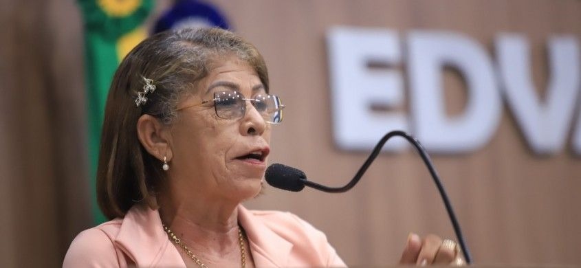 Vereadora Nega Fofa solicita realização de pequenas cirurgias em Patos