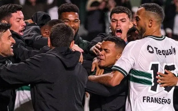 Brasileirão: De virada, Coritiba vence o América-MG e deixa a lanterna