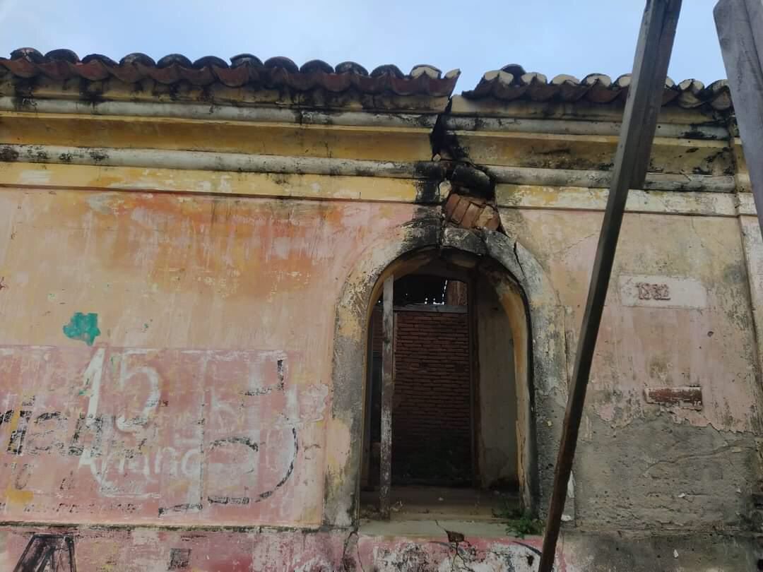 Por falta de restauração, população teme desabamento de casarão que deu início a história do município de São José de Espinharas