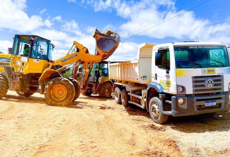 Prefeitura de Areia de Baraúnas inicia serviço de recuperação de estradas vicinais para melhorar acessibilidade entre Distrito de Bananeiras e Sítio Brito