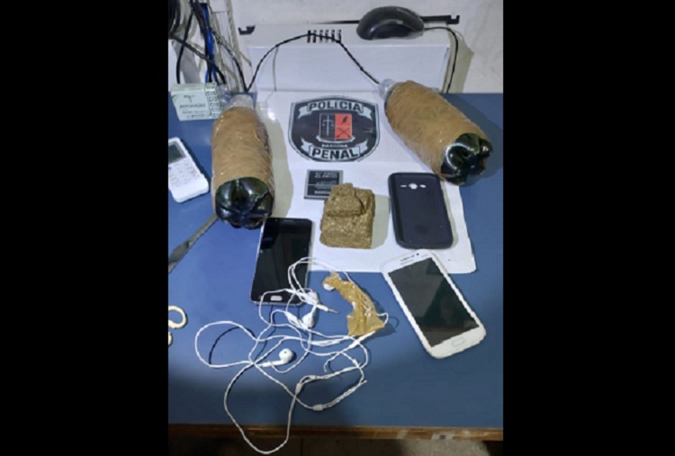 Celulares, droga e cachaça, arremessados para dentro do presídio de Sousa são apreendidos pela polícia