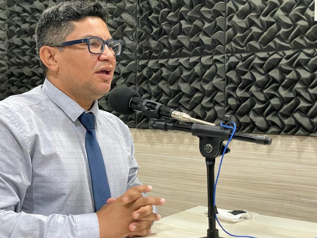 Pelo menos 14 unidades de saúde em Patos estão sem médicos, afirma secretário de Saúde do município