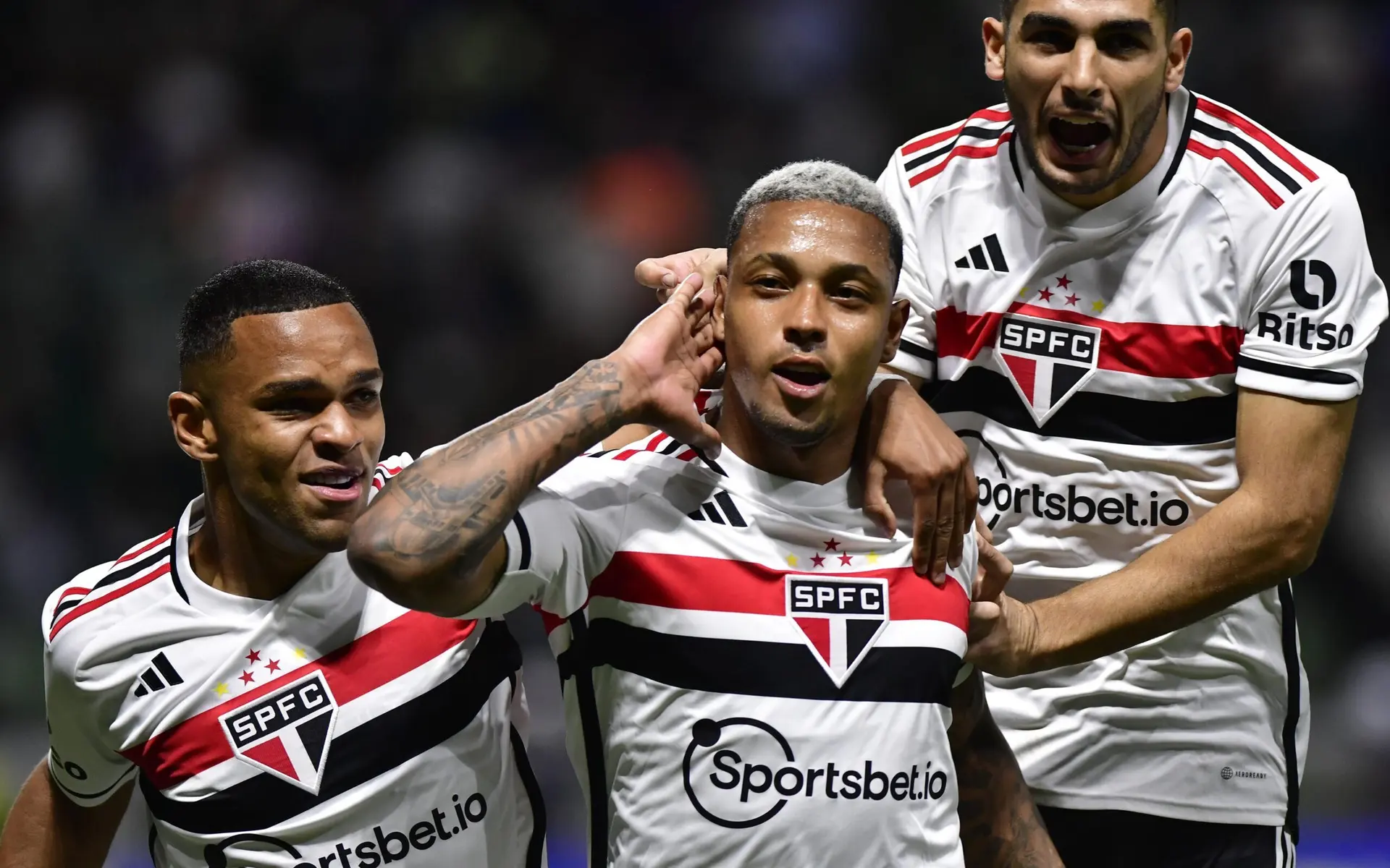 São Paulo bate o Palmeiras de virada dentro do Allianz Parque e garante classificação à semifinal da Copa do Brasil
