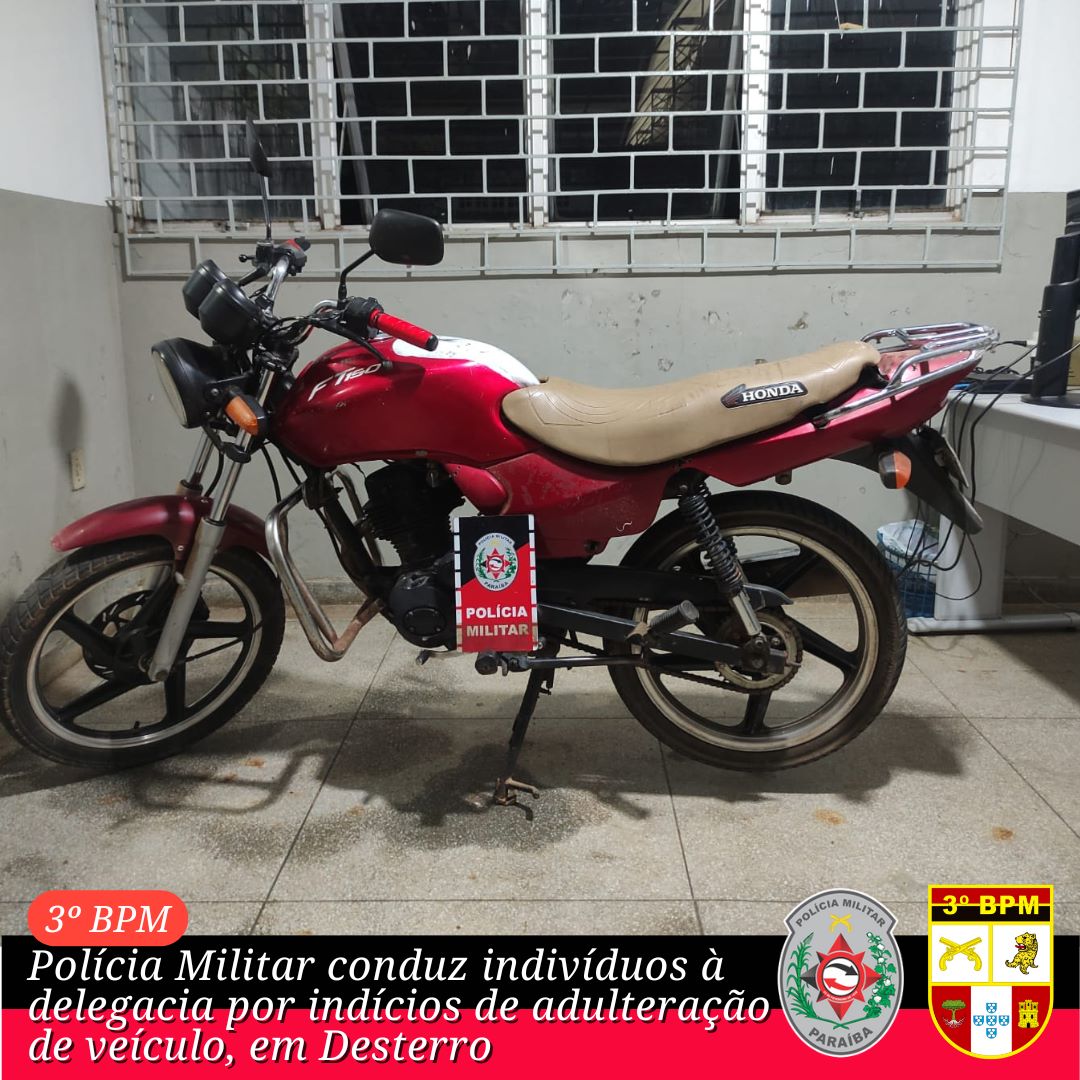 Polícia Militar conduz indivíduos à delegacia por indícios de adulteração de veículo, em Desterro