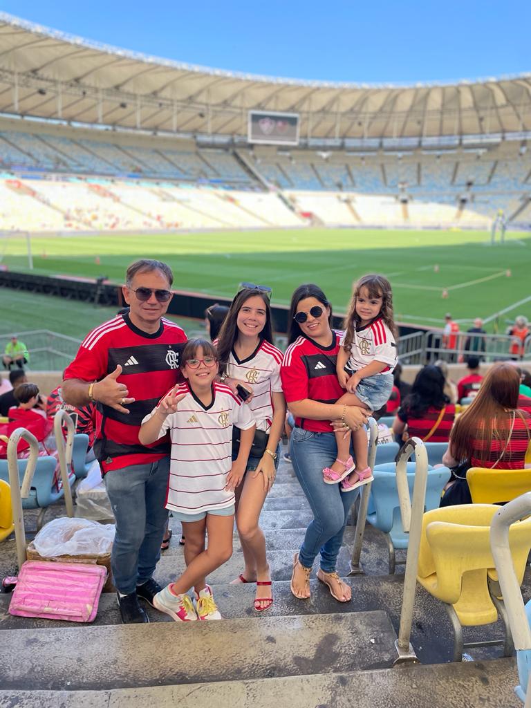 De férias no Rio, empresário Brother Construtor acompanha clássico Fla x Flu, no Maracanã