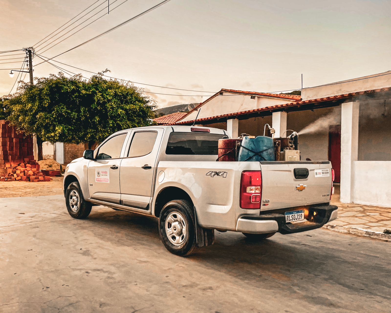 Secretaria de Saúde de Areia de Baraúnas promove ação de pulverização nas ruas e avenidas do município