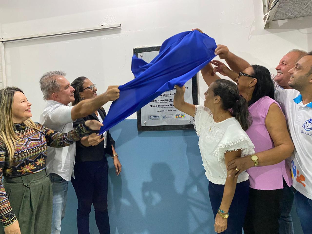 Prefeitura entrega cobertura e reforma da quadra esportiva da EMEF Anaiza Calixto, no Bivar Olinto