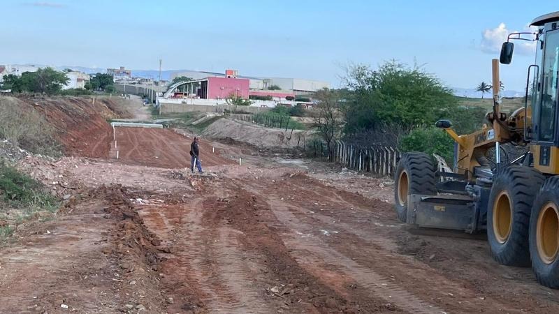 Prefeitura de Patos realiza abertura de via facilitando o acesso de moradores ao centro e bairro Liberdade