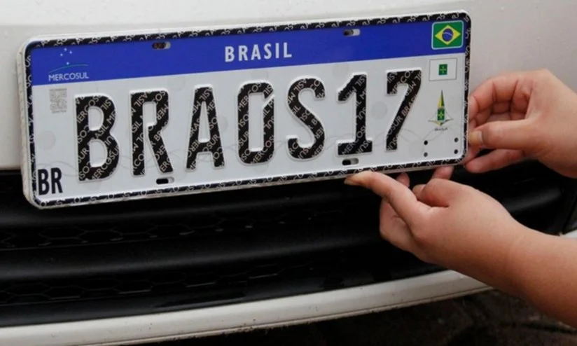 Placas de veículos voltarão a informar cidade e estado, prevê projeto