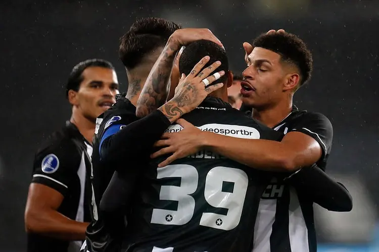 Na estreia de Bruno Lage, Botafogo fica no empate com o Patronato, mas se classifica para próxima fase da Sul-Americana