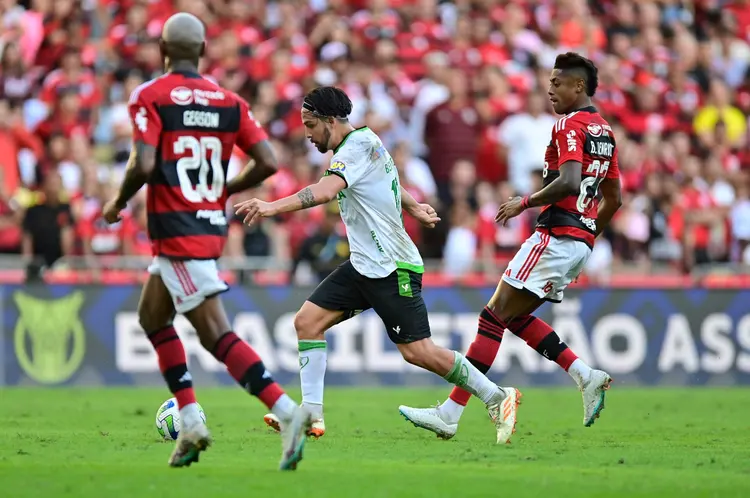 Flamengo empata com América-MG com gol no fim e perde chance de diminuir vantagem do Botafogo no Brasileirão