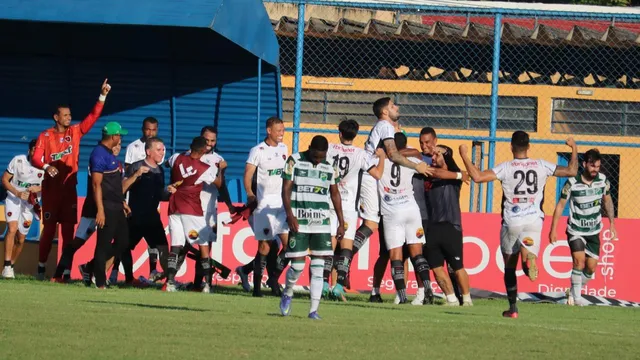 Botafogo-PB vence fora de casa, cola nos líderes e afunda Altos na lanterna da Série C
