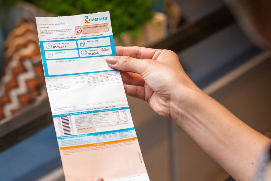 Mais de 350 mil paraibanos têm direito a tarifa social de energia, mas estão fora do programa; saiba como se cadastrar