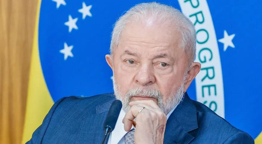 Lula diz que deve passar por cirurgia no fêmur em outubro: “Ninguém consegue trabalhar com dor o dia inteiro”