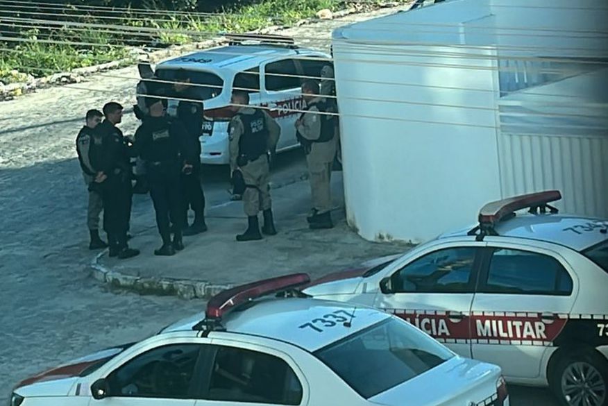 Criminosos arrombam casa e sequestram mãe e filha, na Paraíba