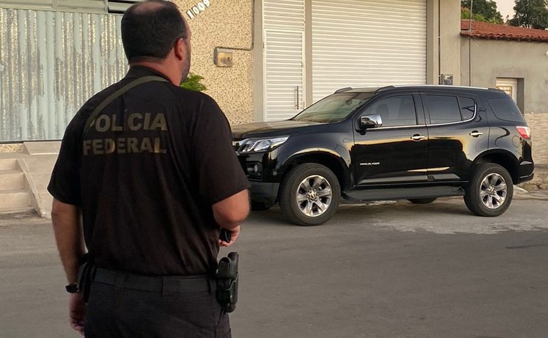 Polícia Federal realiza operação no Vale do Piancó e cumpre mandados de busca e apreensão contra grupo suspeito de ‘pescar’ dinheiro em caixa eletrônico de Itaporanga