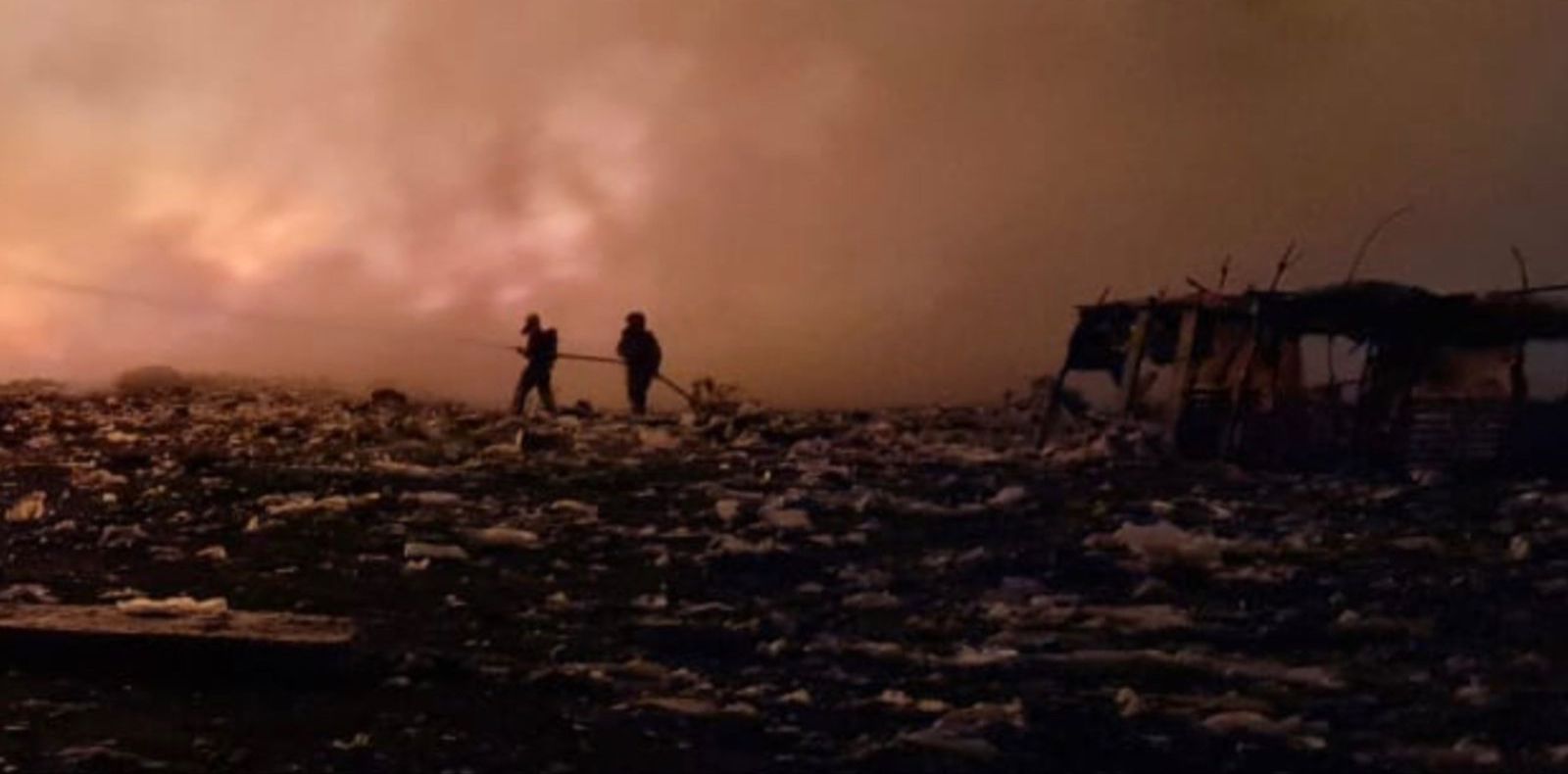 Comandante do 4º BBM, Major Galvão, fala sobre trabalho de controle de incêndio no Lixão de Patos e diz que fumaça já é perceptível em boa parte da cidade. OUÇA