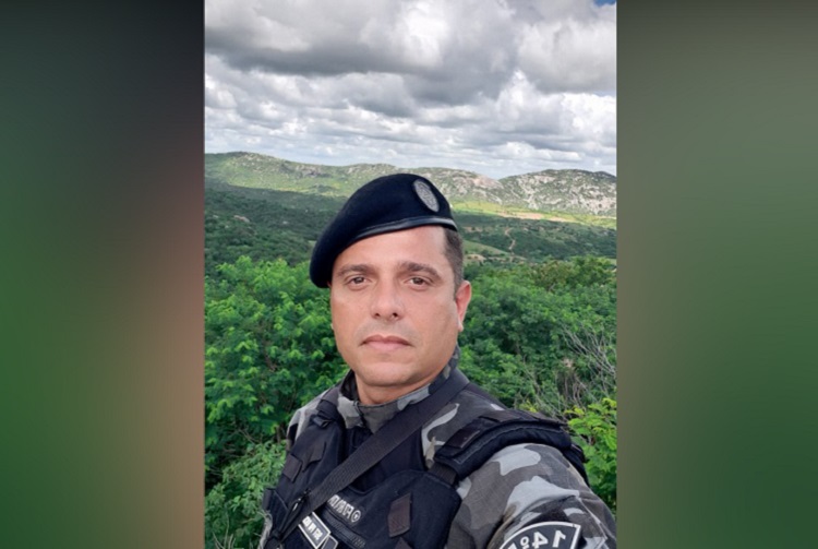 Sargento do 14º BPM que estava de folga evita que mulher mate homem a facadas, em Sousa