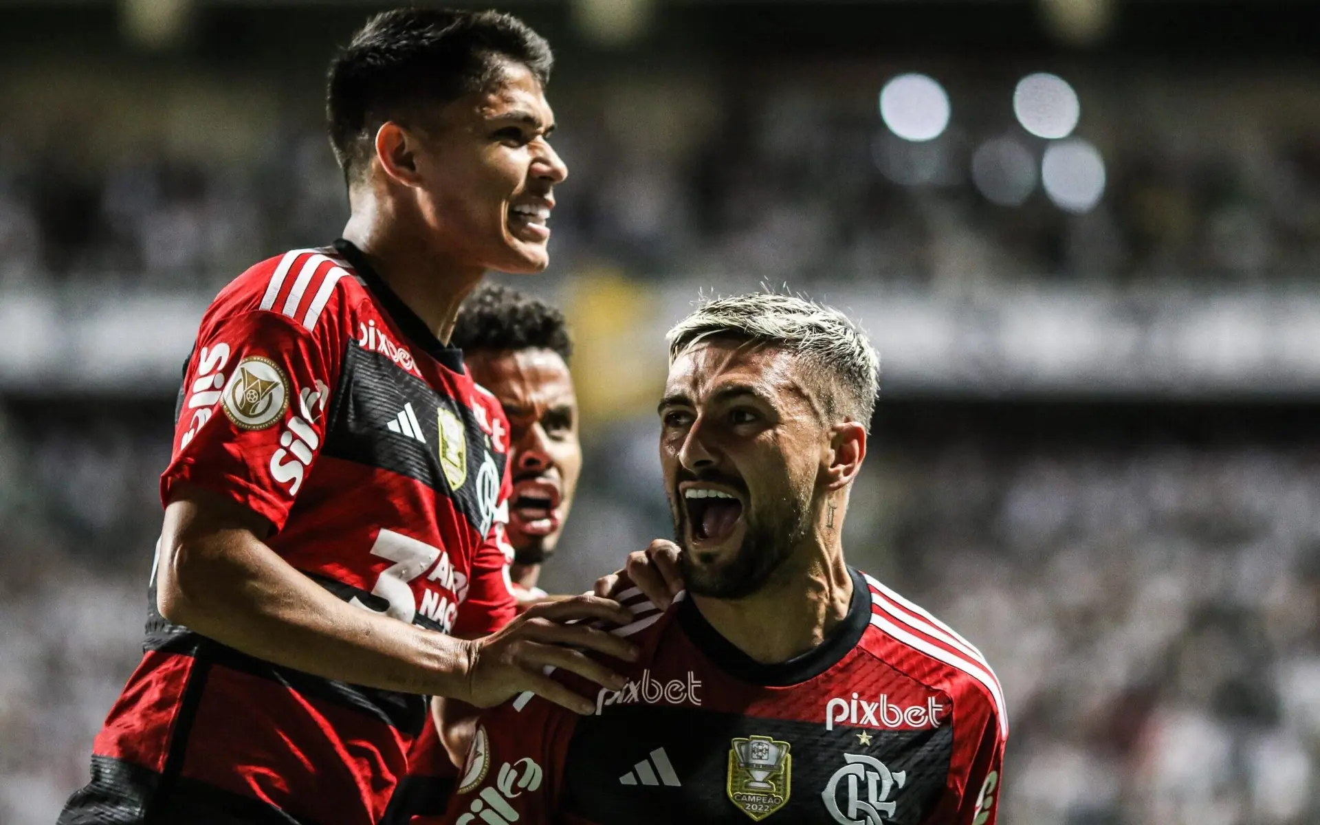 Arrascaeta brilha, e Flamengo vence Atlético-MG de virada pelo Brasileirão; veja resultado