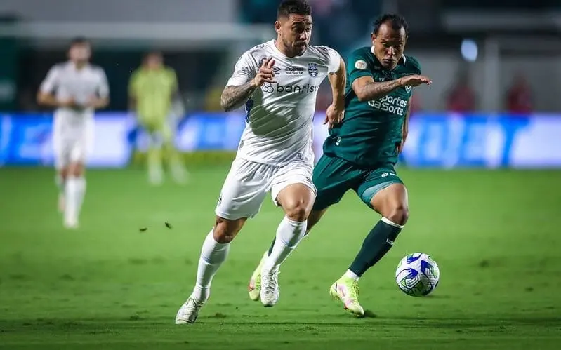 Com gol nos acréscimos, Grêmio arranca empate com o Goiás pelo Brasileirão