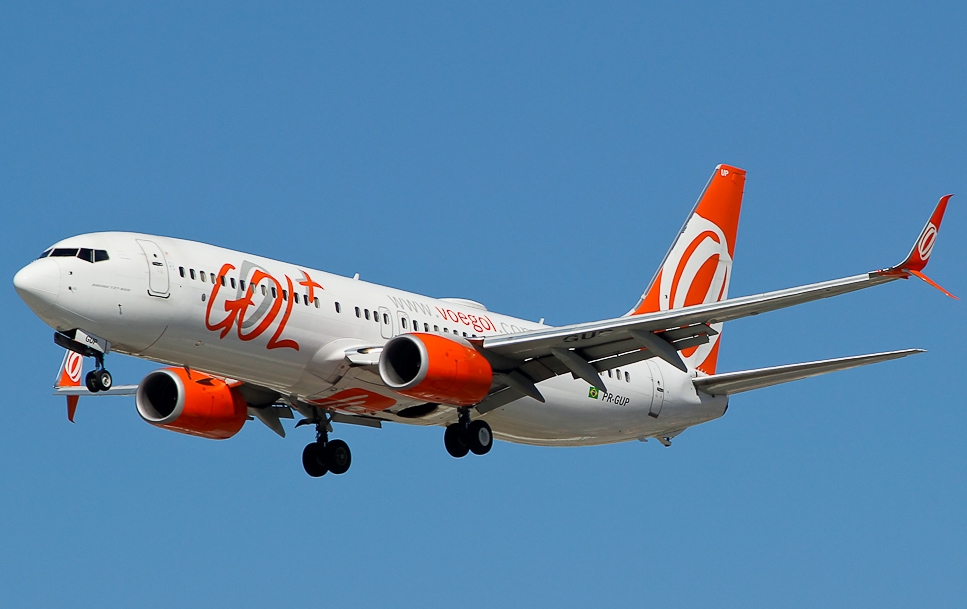 Avião com destino à Paraíba tem problema em motor e faz pouso de emergência