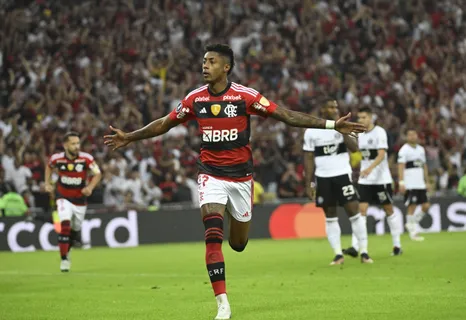 Flamengo vence o Olímpia e sai na frente por vaga nas quartas da Libertadores