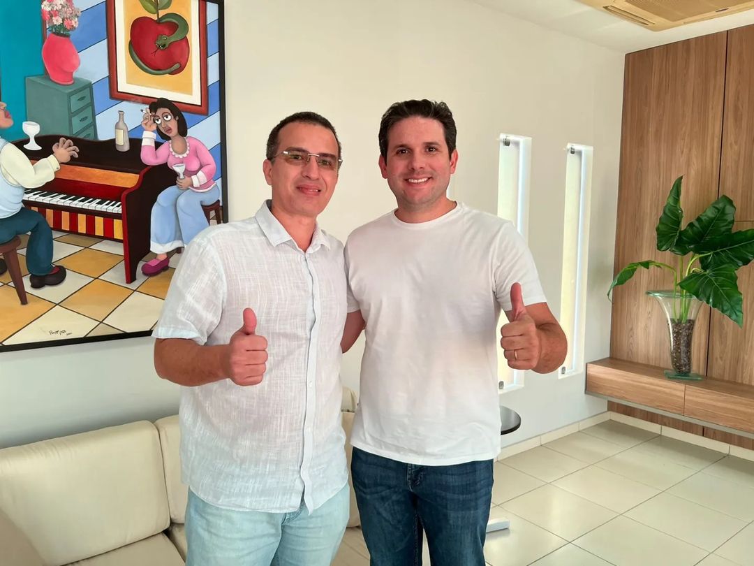 Já do mesmo lado político, Dr. Érico encontra Hugo Motta neste sábado (05), em Patos, e faz registro em suas redes sociais