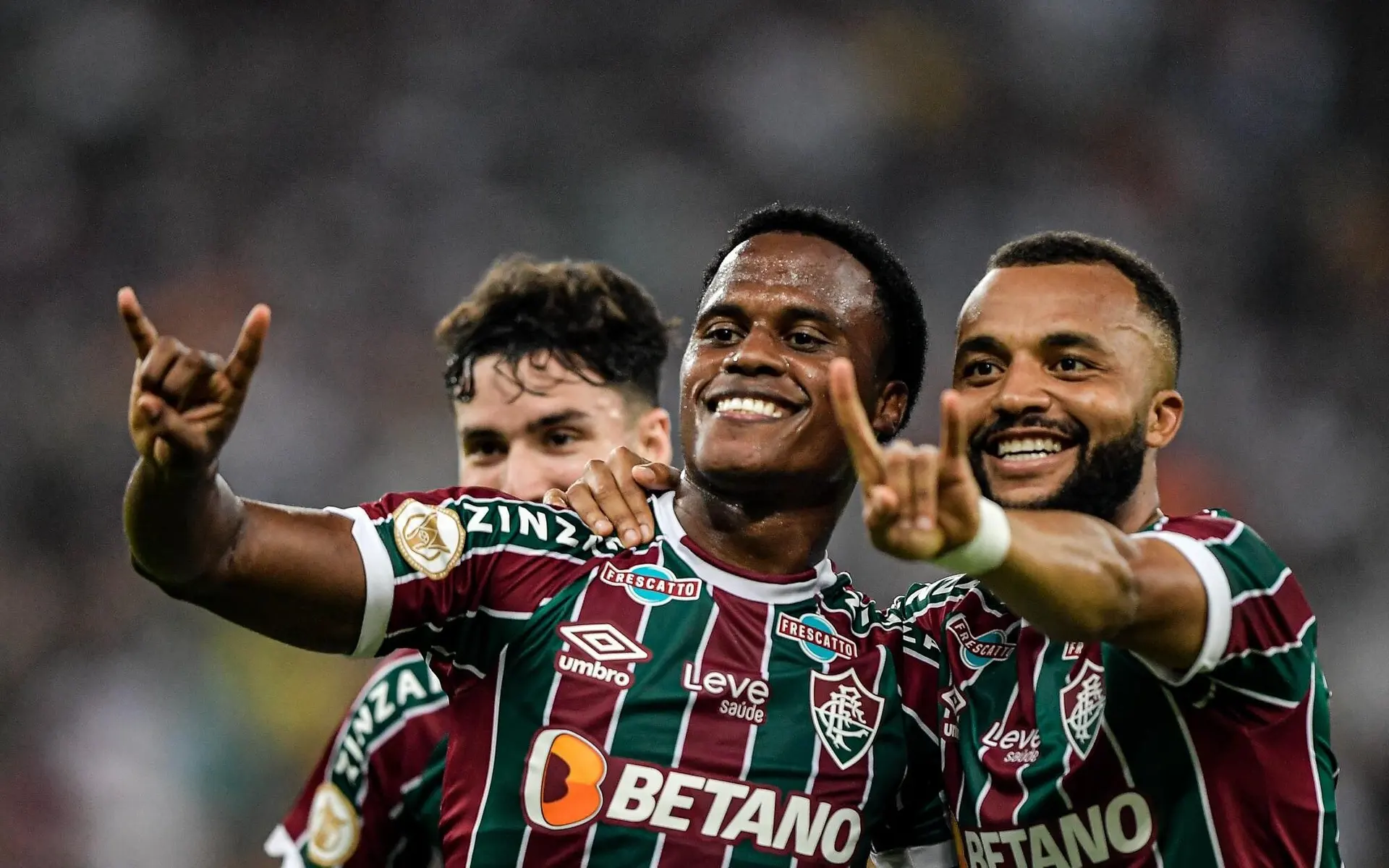 Fluminense vence o Palmeiras e retorna ao G4 do Brasileirão