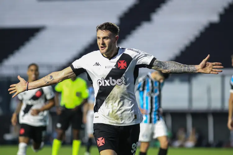 Com gol de Vegetti, Vasco vence o Grêmio e conquista a primeira vitória em São Januário no Brasileirão