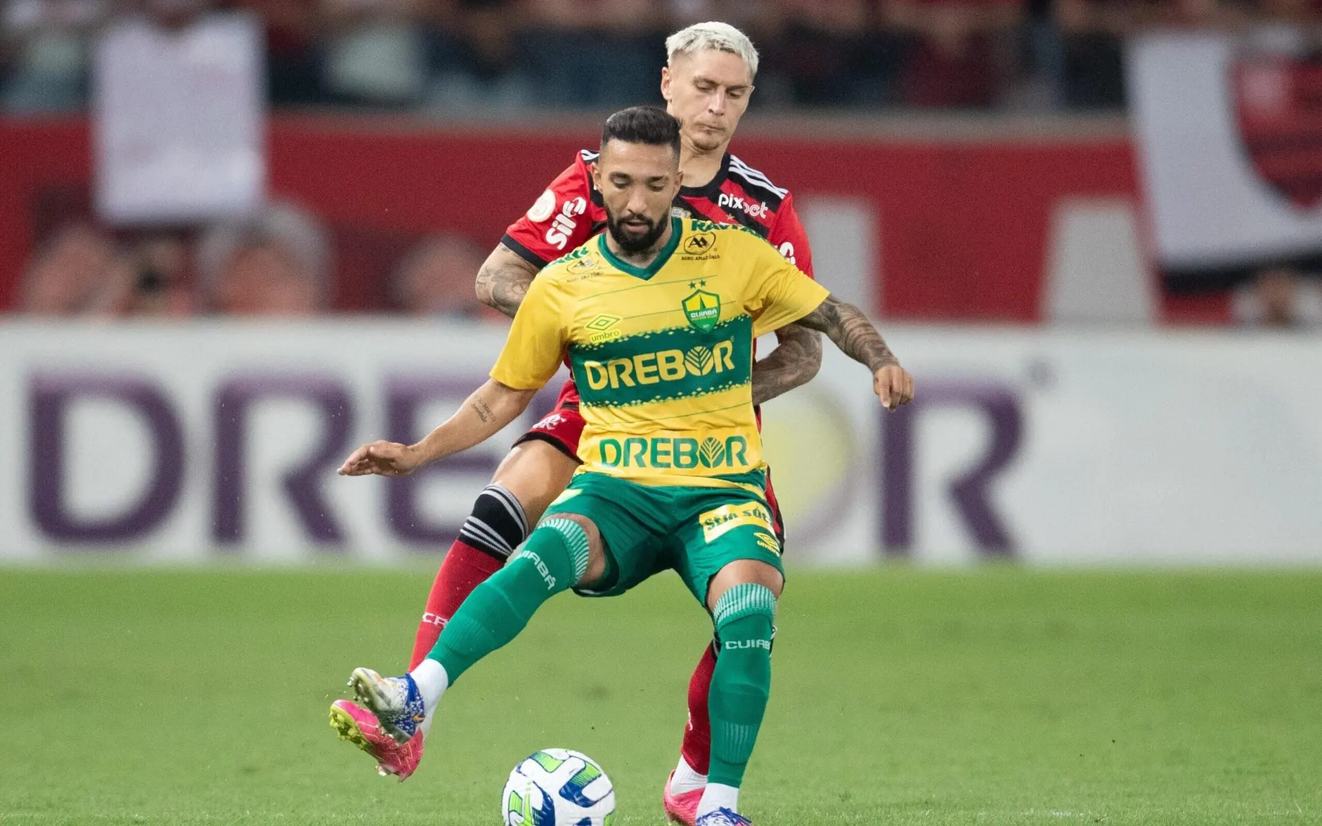 Flamengo perde para o Cuiabá e desperdiça chance de diminuir vantagem do Botafogo no Brasileirão