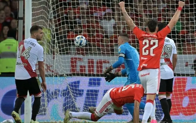Libertadores: De forma dramática e nos pênaltis, Internacional elimina o River Plate 