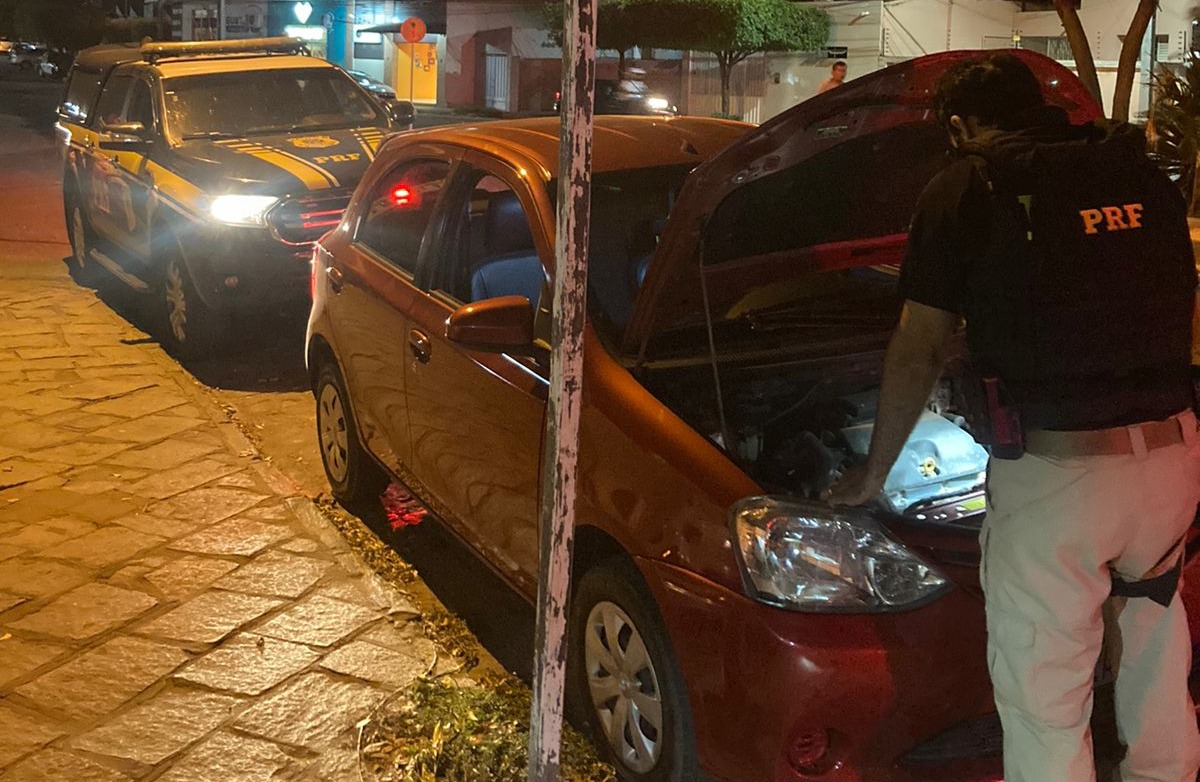 PRF recupera veículo clonado em Patos, durante abordagem na BR-361; condutor foi detido