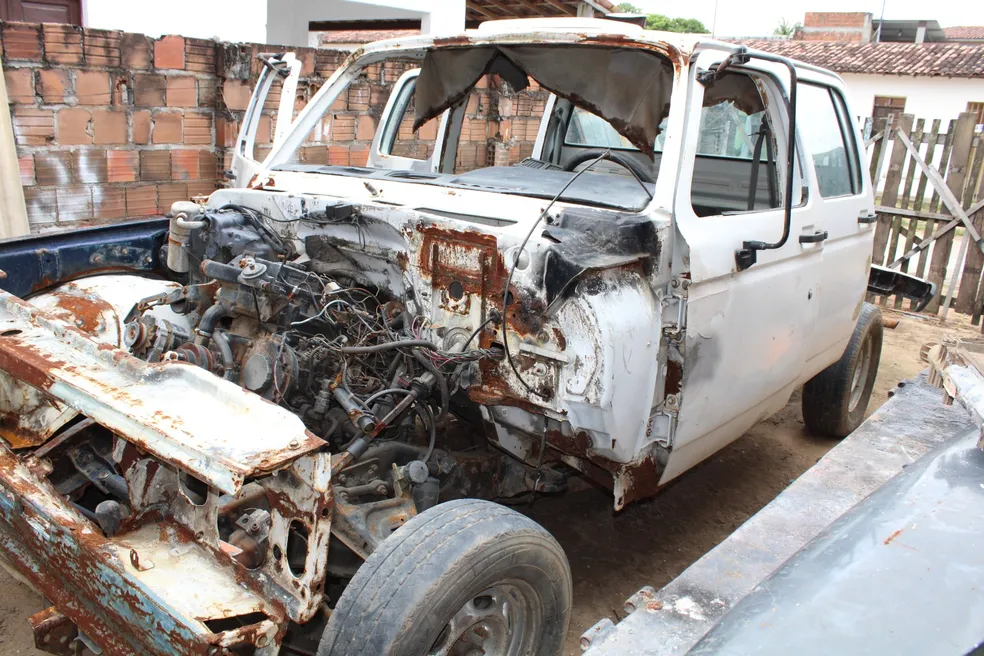 Prefeitura da Paraíba é investigada por fazer manutenção em sucatas e abastecer veículos sem motor