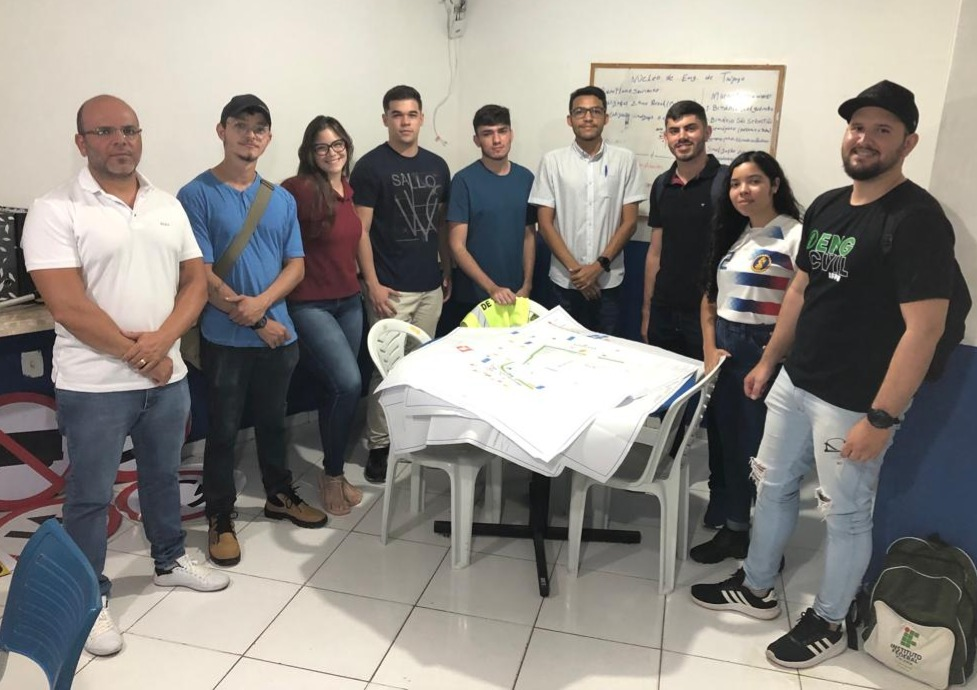 Alunos de Engenharia Civil fazem visita e elogiam estrutura e organização da STTRANS de Patos