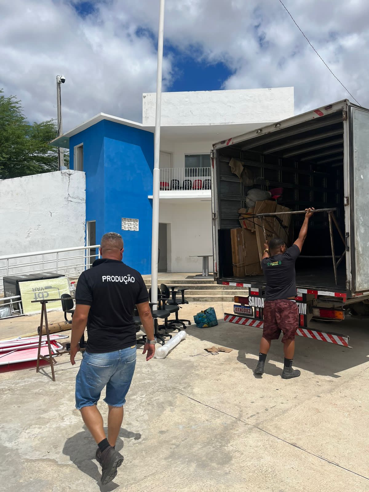 Quase tudo pronto: estrutura do VAR já está sendo montada no Estádio José Cavalcanti, para jogo do Nacional de Patos na Série D