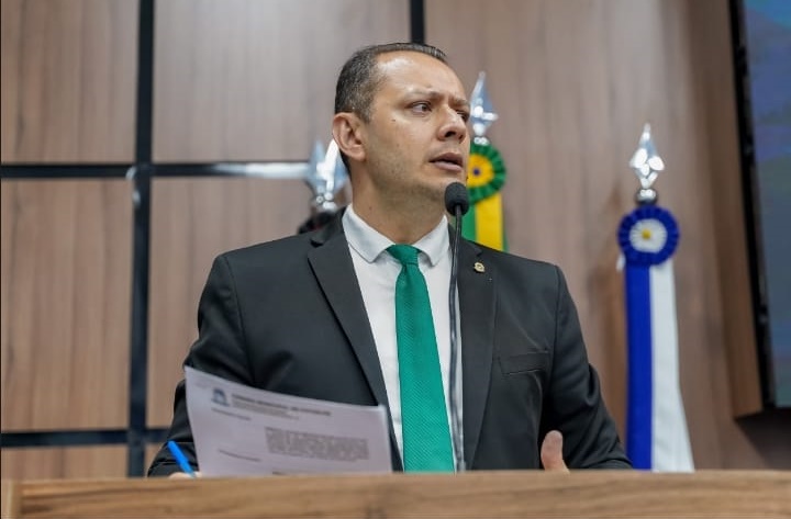 Em Patos: Vereador cobra pagamentos de 1/3 de férias e PCCRs atrasados