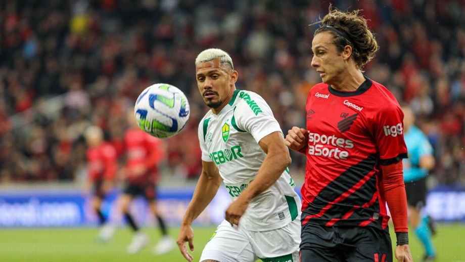 Athletico-PR vence Cuiabá e entra no G6 do Brasileirão